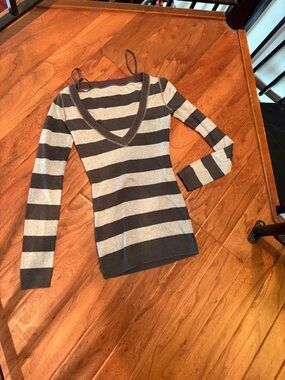 Aeropostale OG Vintage Grey Cotton Striped V-Neck Sweater Size XS Trending